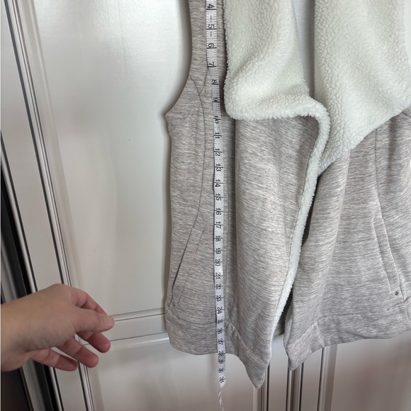 Athleta Apres Anything Sherpa lined vest Small - Picture 6 of 8